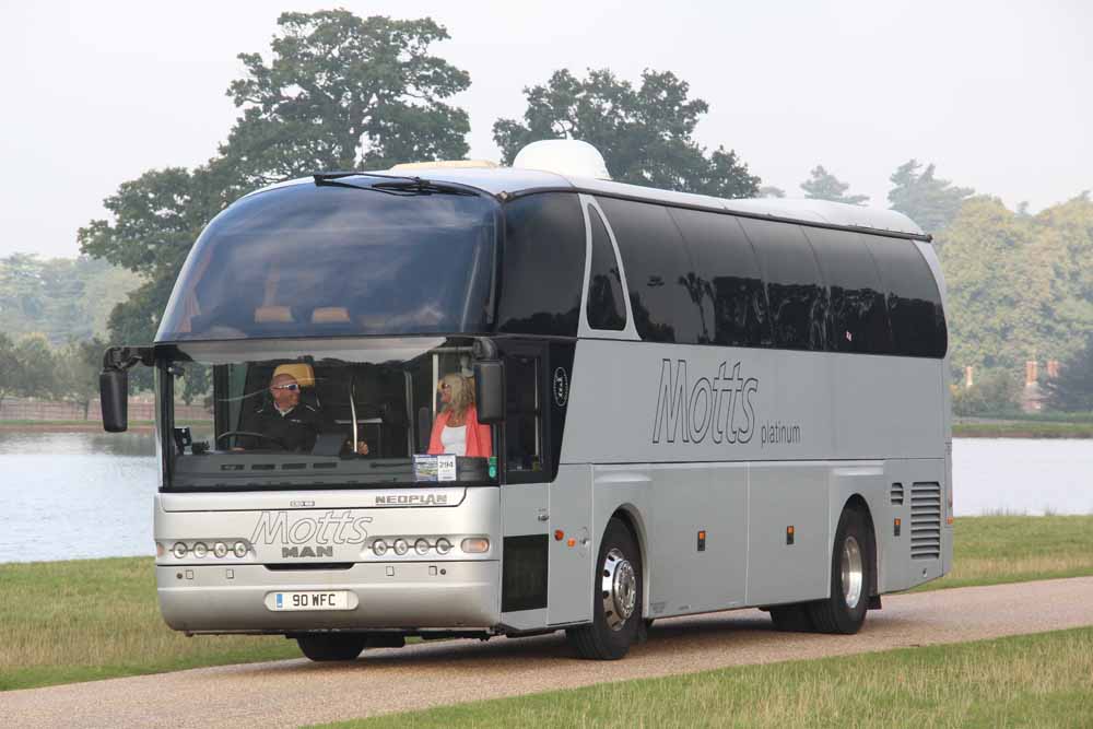 Motts Platinum Neoplan Starliner 90WFC