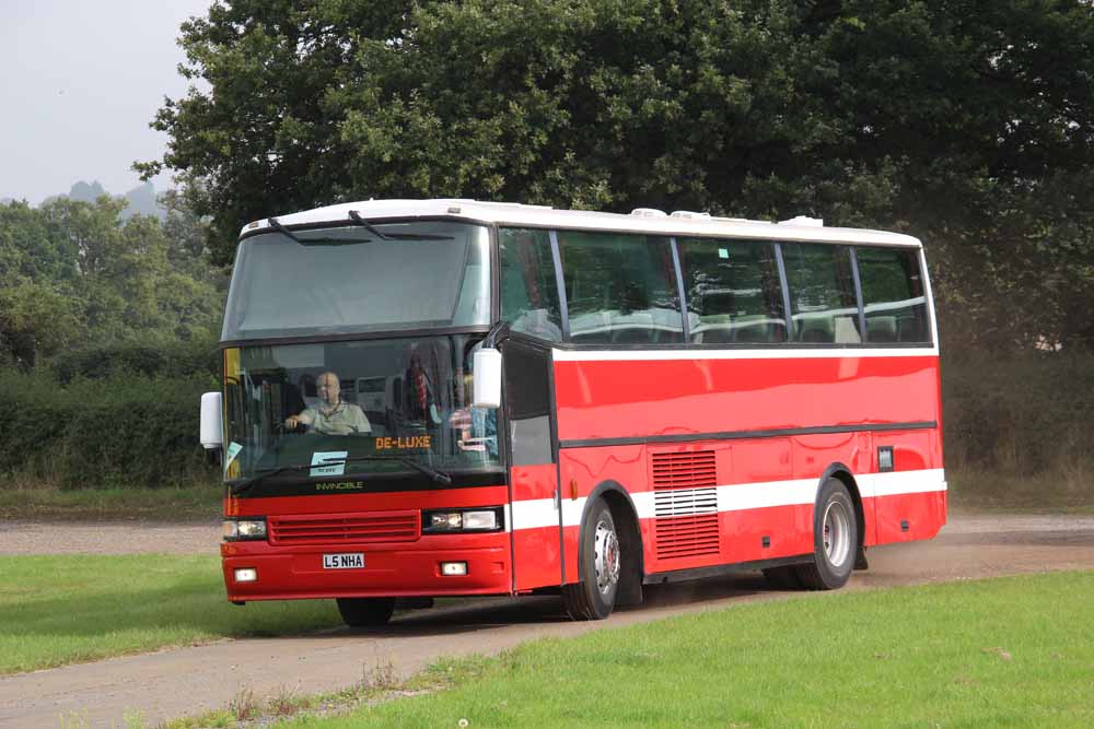 De-Luxe Coaches Volvo B10M Berkhof Axial L5NHA