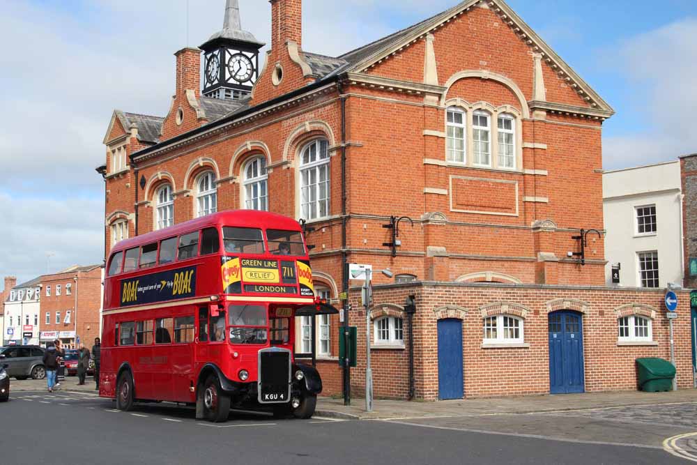 London Transport Leyland Titan PD2 Metro-Cammell RTL554 flyby