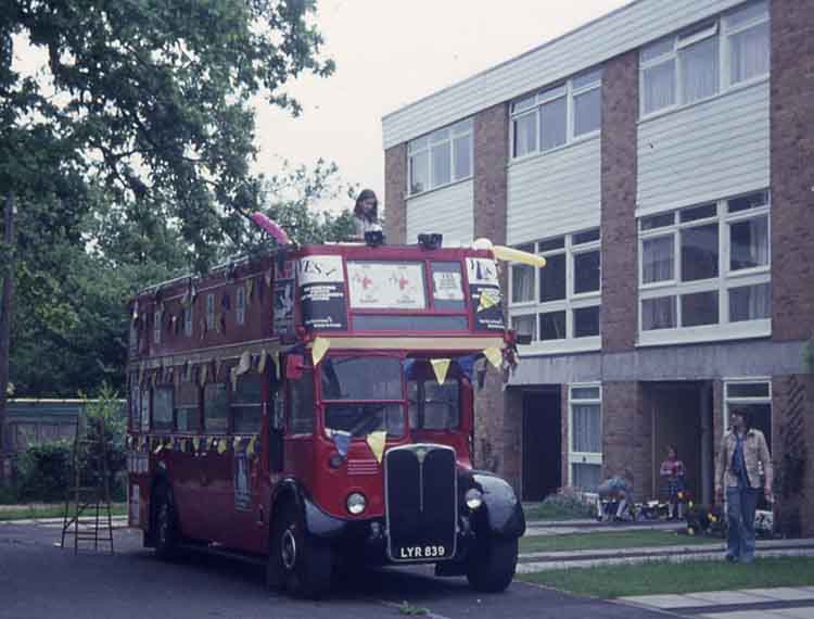 London Transport AEC Regent 3RT Weymann RT3420