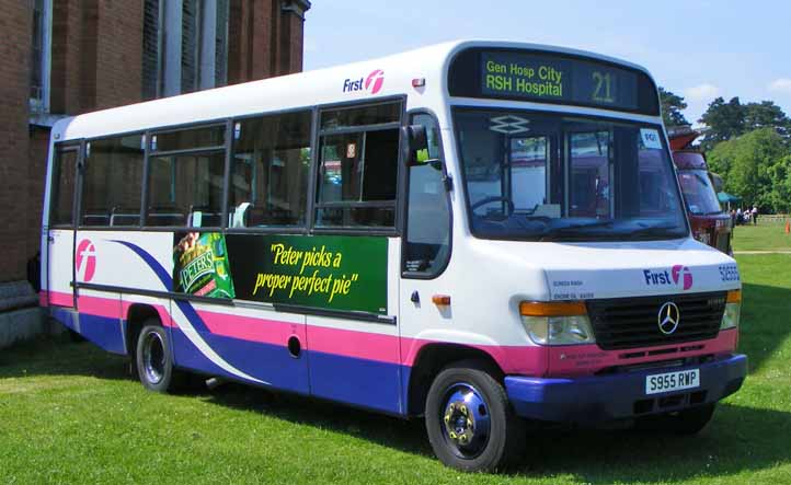 First Hampshire & Dorset Mercedes O814D Plaxton 52555