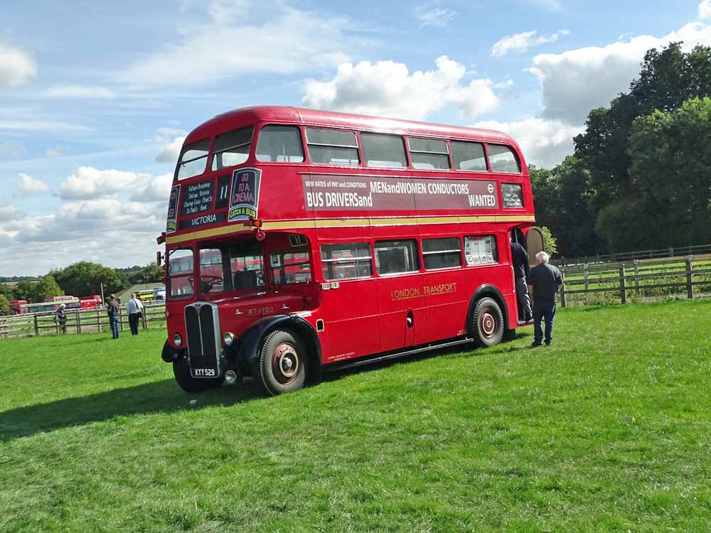 London Transport AEC Regent 3RT Park Royal RT1702