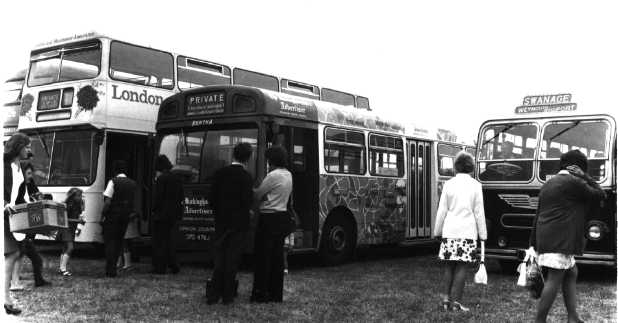 London Country AEC Swift SM476 & Atlantean AN92